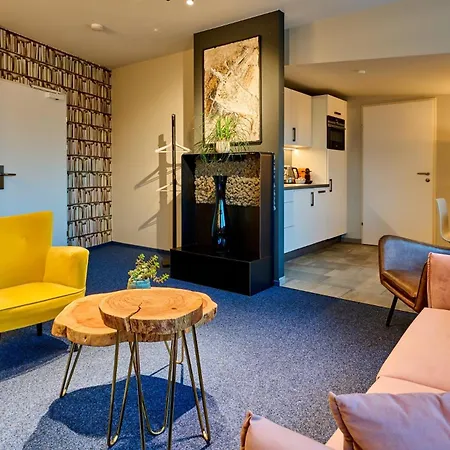 Charmante Fuer 2 Personen In Zentrumsnaehe X Parkplatz X Coworking-arbeitsplaetze Im Haus 아파트 *