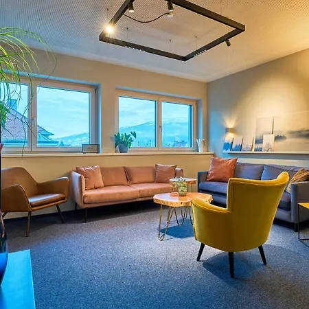 Charmante Fuer 2 Personen In Zentrumsnaehe X Privater Parkplatz X Hochwertige Coworking-arbeitsplaetze Im Haus 인스브루크