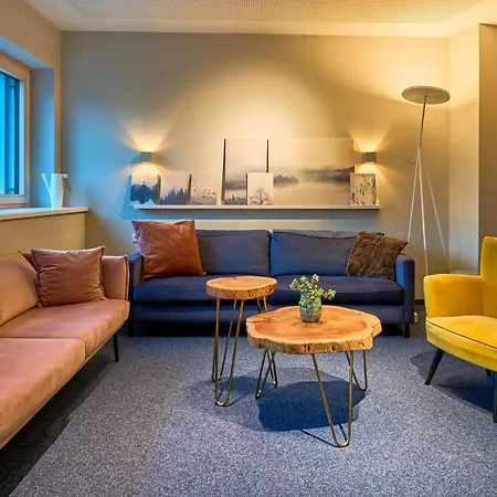 Charmante Wohnung Fuer 2 Personen In Zentrumsnaehe X Parkplatz X Coworking-Arbeitsplaetze Im Haus *